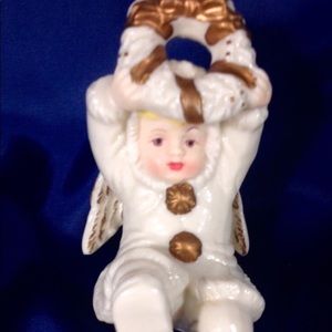 VTG PORCELAIN ANGEL BABY HOLDING WREATH NIB